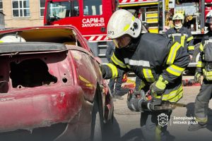 В Запорожье аварийно-спасательная служба провела учения вместе с спасателями ГСЧС