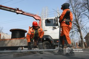 В Днепровском районе Запорожья продолжается масштабное обновление уличного освещения