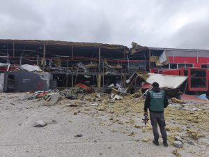 Воронка и сотни метров строительного мусора: детали утреннего удара по Запорожью