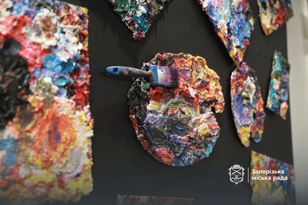 У Запоріжжі відкрили виставку Ганни Криволап в «Орбіті»