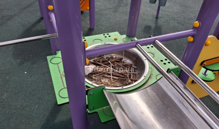 Парк Авиаторов в Запорожье: современные инклюзивные зоны и ржавые советские качели (ФОТО)