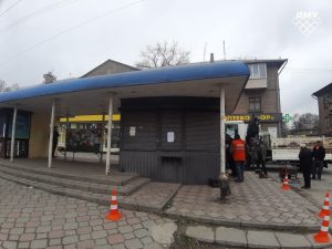 В Запорожье на Кичкасе принудительно снесли киоск (ФОТО)