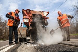 В Запорожье за неделю отремонтировали более 5 тыс. кв. м дорог