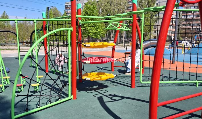 Весна в сквере Гутника-Залужного в Запорожье: что уже работает, а какие зоны до сих пор на ремонте (ФОТО)