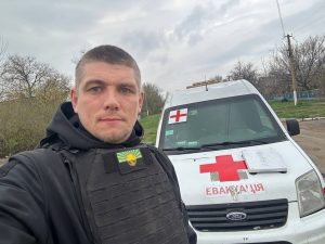 «Если бы мы их не забрали — они бы погибли»: как капеллан эвакуирует людей из Запорожской области