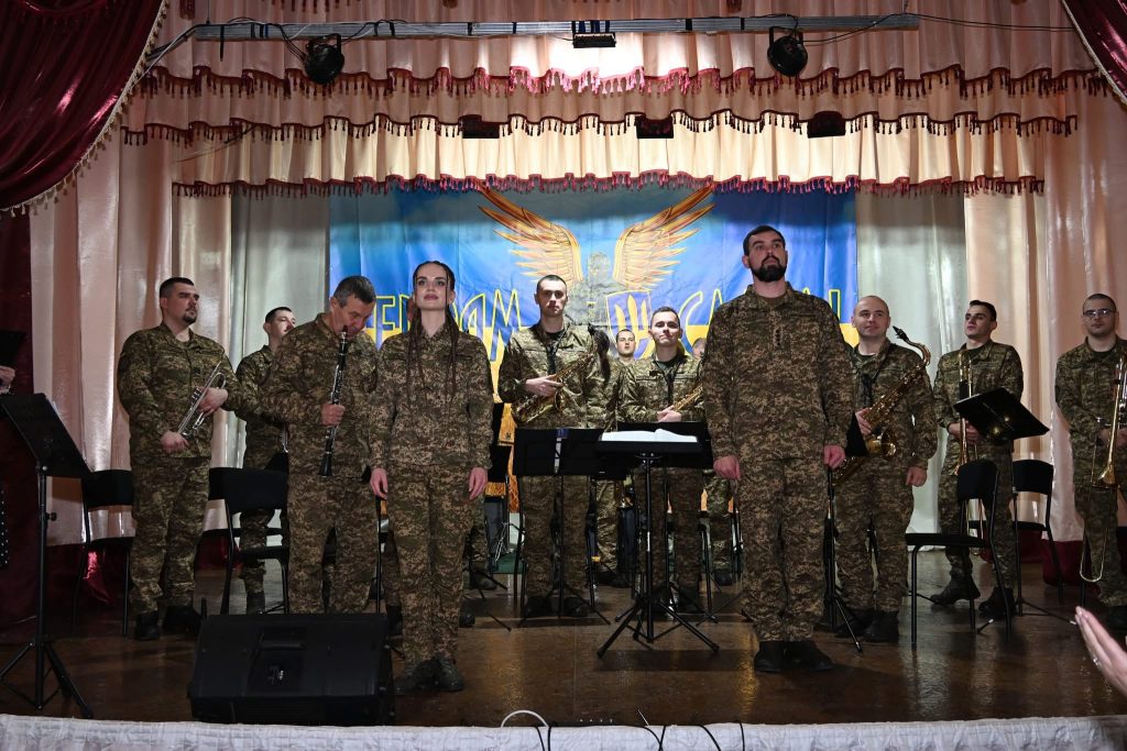 «Искусство — это оружие, которое лечит»: история военнослужащей и певицы из Запорожья