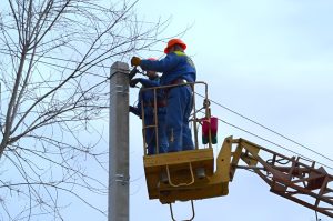 На Запоріжжі у селищі Балабине зникло світло після обстрілу: коли відновлять 