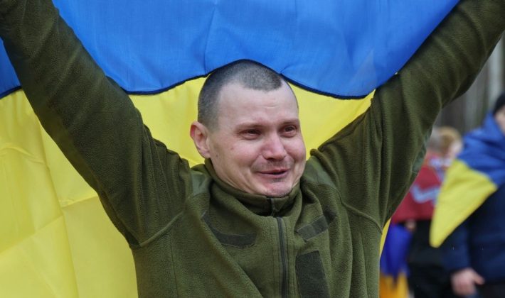 13 запорожцев вернулись из российского плена (ФОТО)
