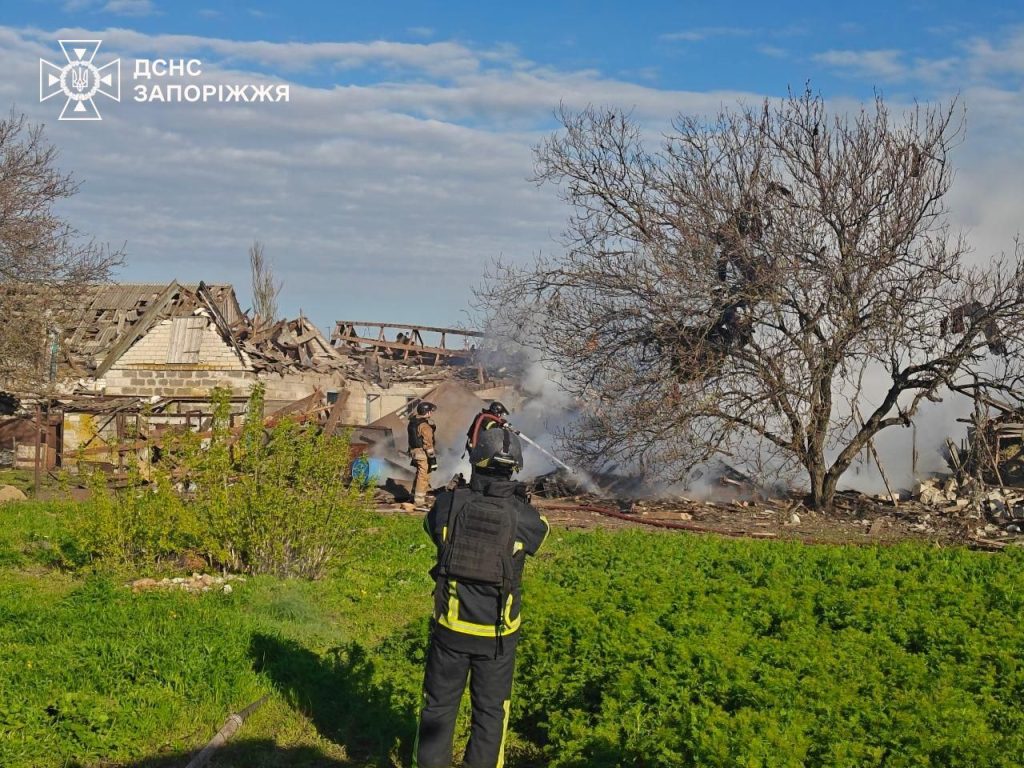 На Запоріжжі росіяни влучили у п’ятиповерховий будинок
