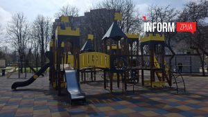 Парк Бочарова у Запоріжжі: нові ігрові зони та розбитий асфальт (ФОТО)