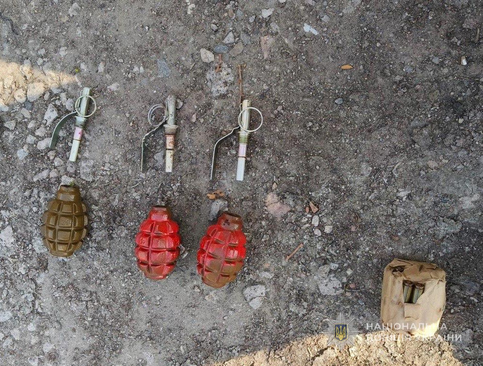 У Запоріжжі затримали жінку, яка продавала гранати та набої