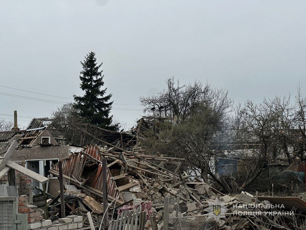 На Запоріжжі росіяни вдарили дроном по авто