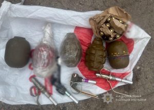 У Запоріжжі затримали жінку, яка продавала гранати та набої