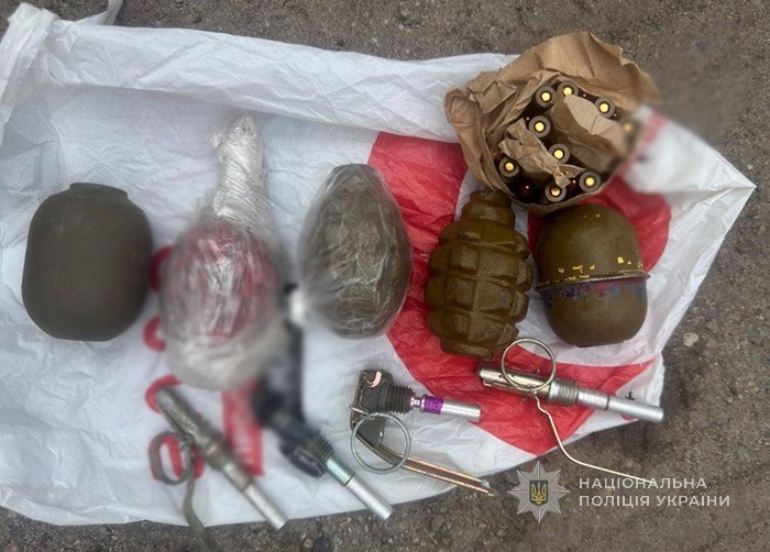 В Запорожье задержали женщину, которая продавала гранаты и боеприпасы