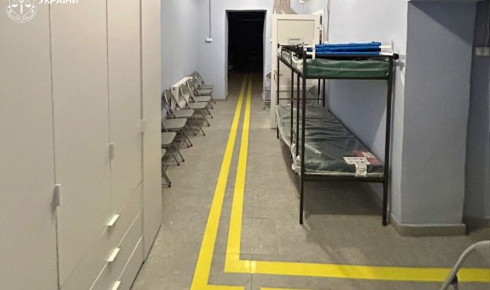 В Запорожье прокуратура заставила отремонтировать укрытие в больнице
