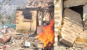 На Запорожье авиабомба попала в частный двор: есть пострадавшие
