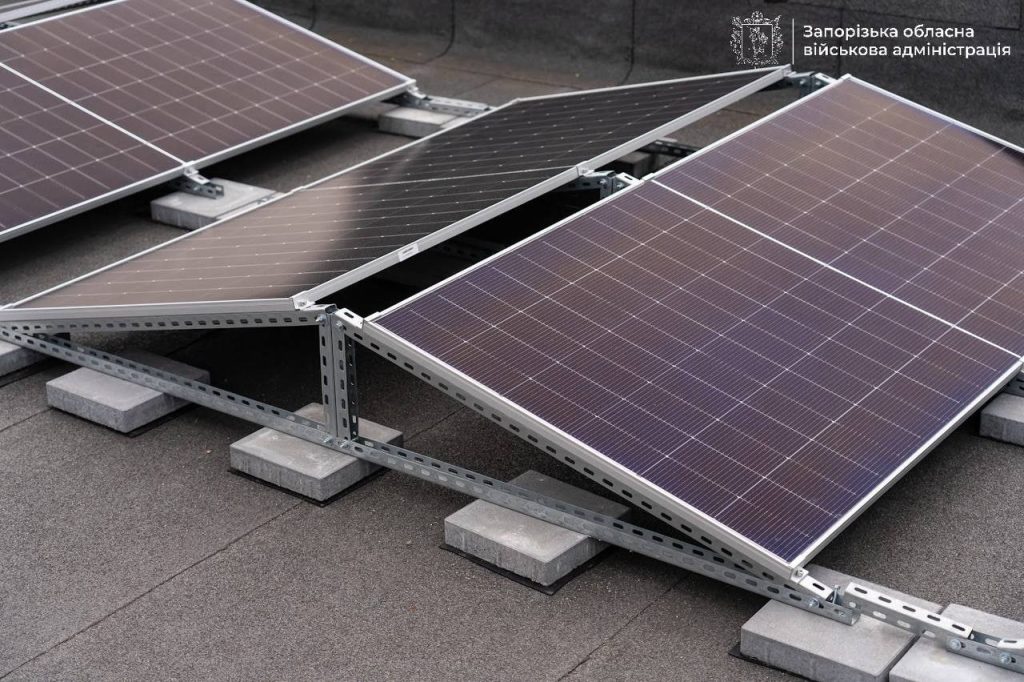 У перинатальному центрі Запоріжжя встановили сонячні електростанції. Фото: ОВА