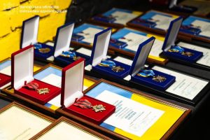 В Запорожье вручили награды ветеранам и военным после плена