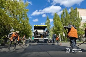 В Запорожье ремонтируют дорогу на улице Гоголя (ФОТО)