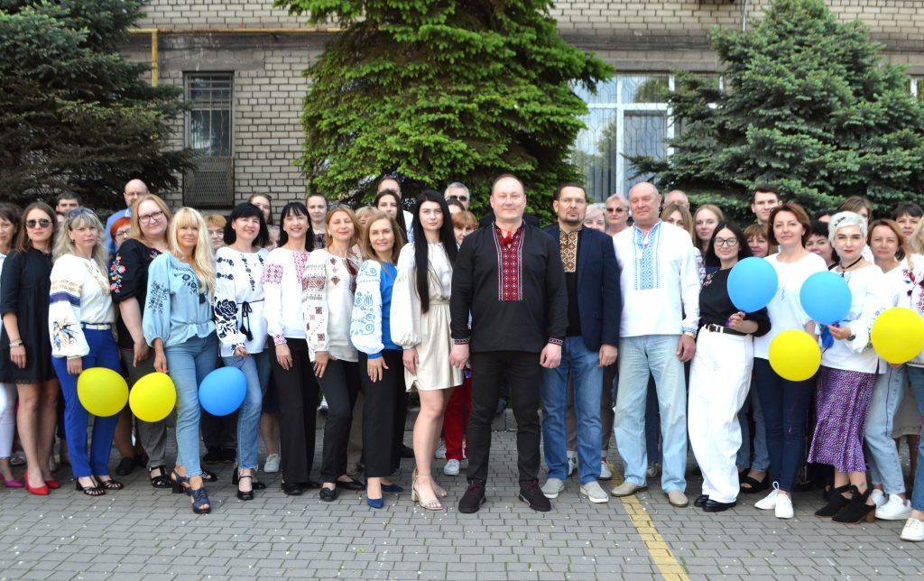 Відомі запоріжці вдягнулися у вишиванки