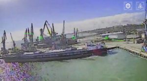 У Бердянську дрони ЗСУ уразили російський корабель (ВІДЕО)