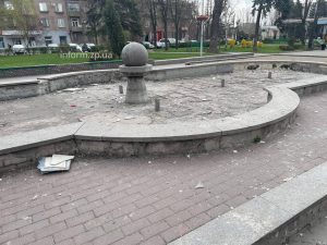В Запорожье запустили разрушающийся фонтан (ФОТО)