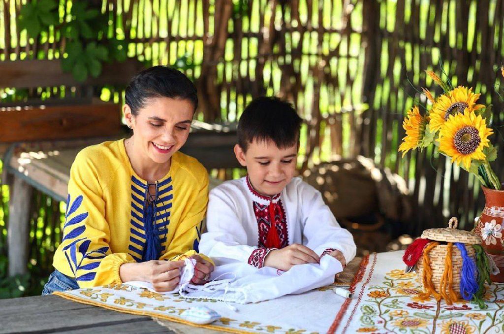 Відомі запоріжці вдягнулися у вишиванки