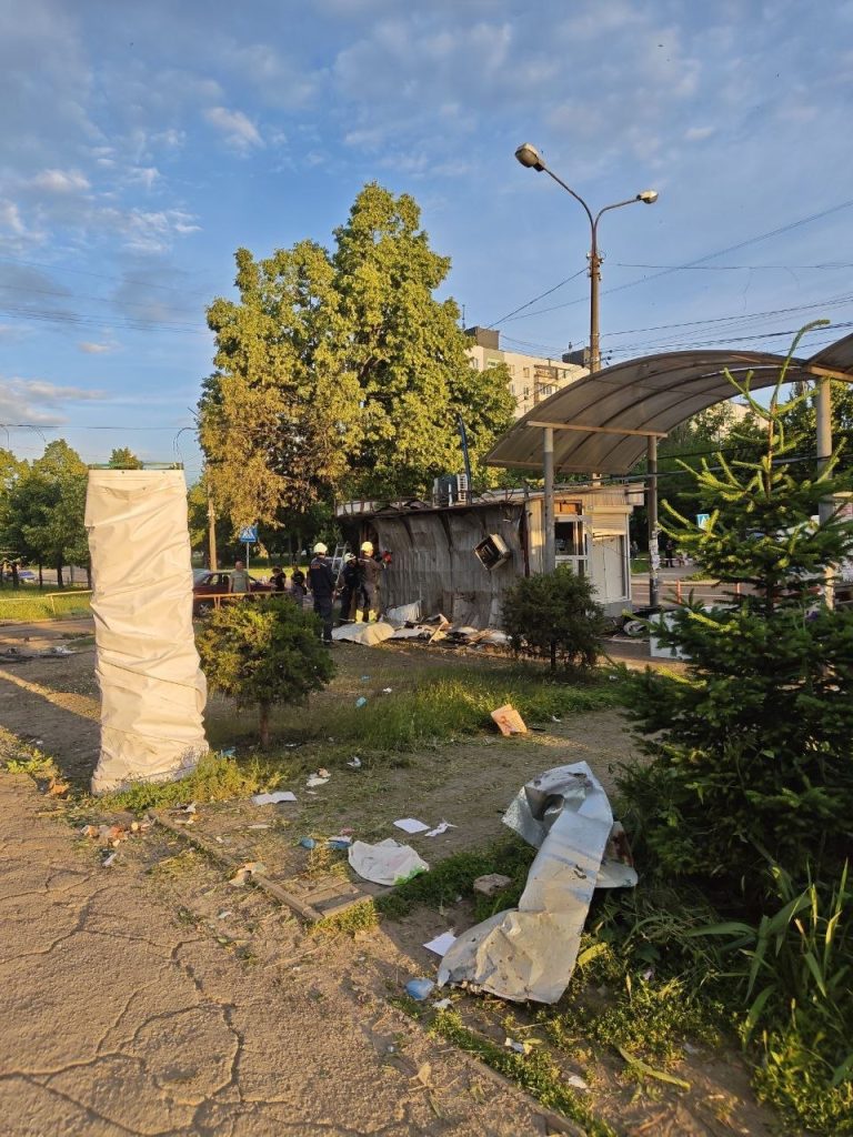 Екологи фіксують наслідки удару 8 червня у Запоріжжі. Фото: Держекоінспекція Південного округу