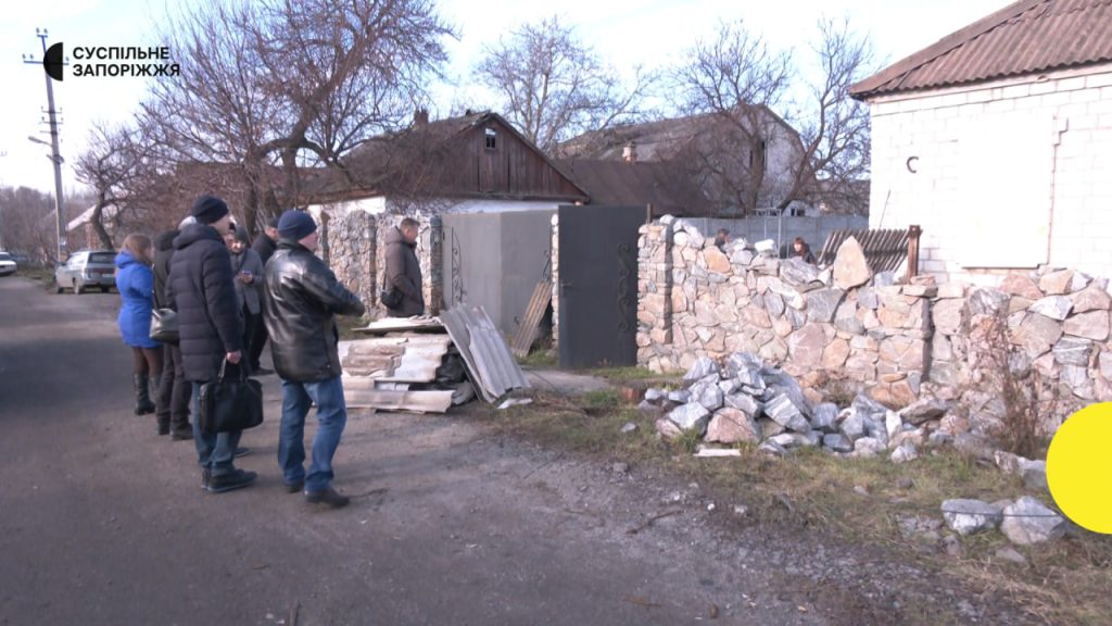 Спеціальна комісія обстежує пошкоджене майно. Джерело: Суспільне Запоріжжя