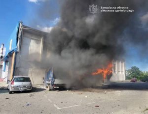 Удар дроном по Запорожью: поврежден логистический объект, есть пострадавшие