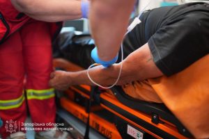 Російський безпілотник атакував маршрутне таксі у Запоріжжі: є загиблі та поранені (ОНОВЛЮЄТЬСЯ)