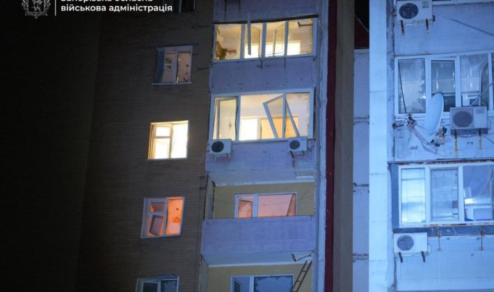 Удар авиабомбами и дронами по Запорожью: повреждены многоэтажка и АЗС