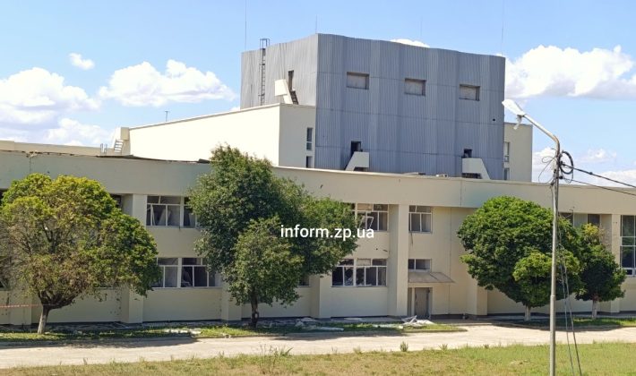 Российский КАБ повредил Дворец детского и юношеского творчества в Запорожье (ФОТО)
