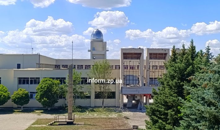 Российский КАБ повредил Дворец детского и юношеского творчества в Запорожье (ФОТО)