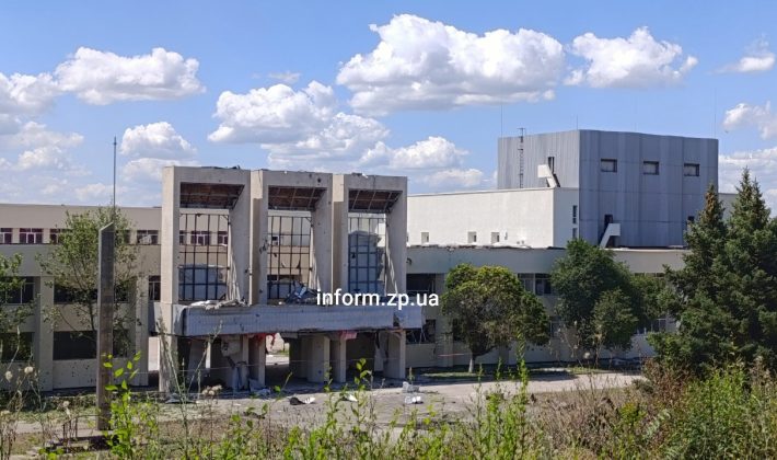 Российский КАБ повредил Дворец детского и юношеского творчества в Запорожье (ФОТО)