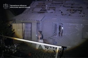 Росія атакувала Запоріжжя: поранені люди, пошкоджено будинок  (ОНОВЛЮЄТЬСЯ)