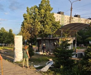 Удар БпЛА засорил более 1000 квадратных метров земли в Запорожье (ФОТО)