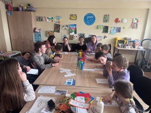 Як жінкам-ВПО допомагають впоратися з психологічними викликами й зміцнити ментальне здоровʼя