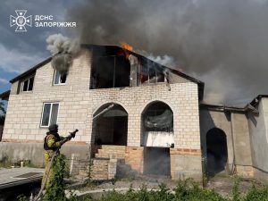 В Запорожье и пригороде в результате обстрелов произошло 9 пожаров — ГСЧС