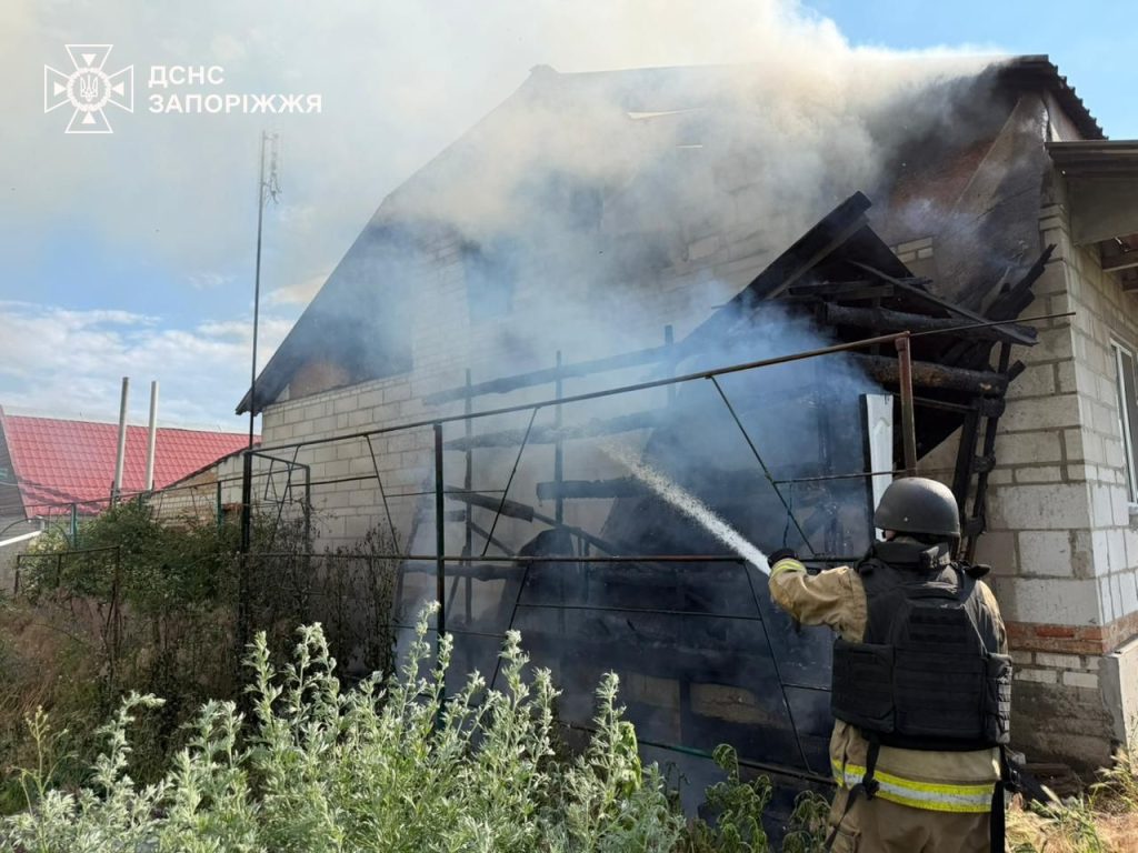 В Запорожье и пригороде в результате обстрелов произошло 9 пожаров — ГСЧС