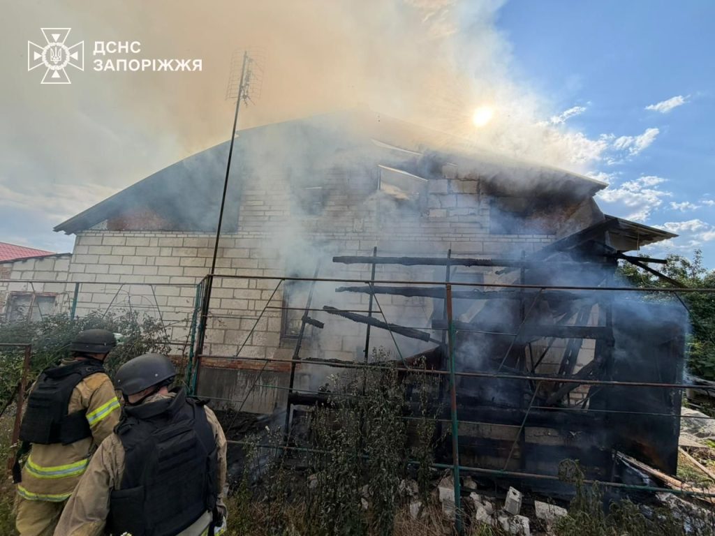 В Запорожье и пригороде в результате обстрелов произошло 9 пожаров — ГСЧС