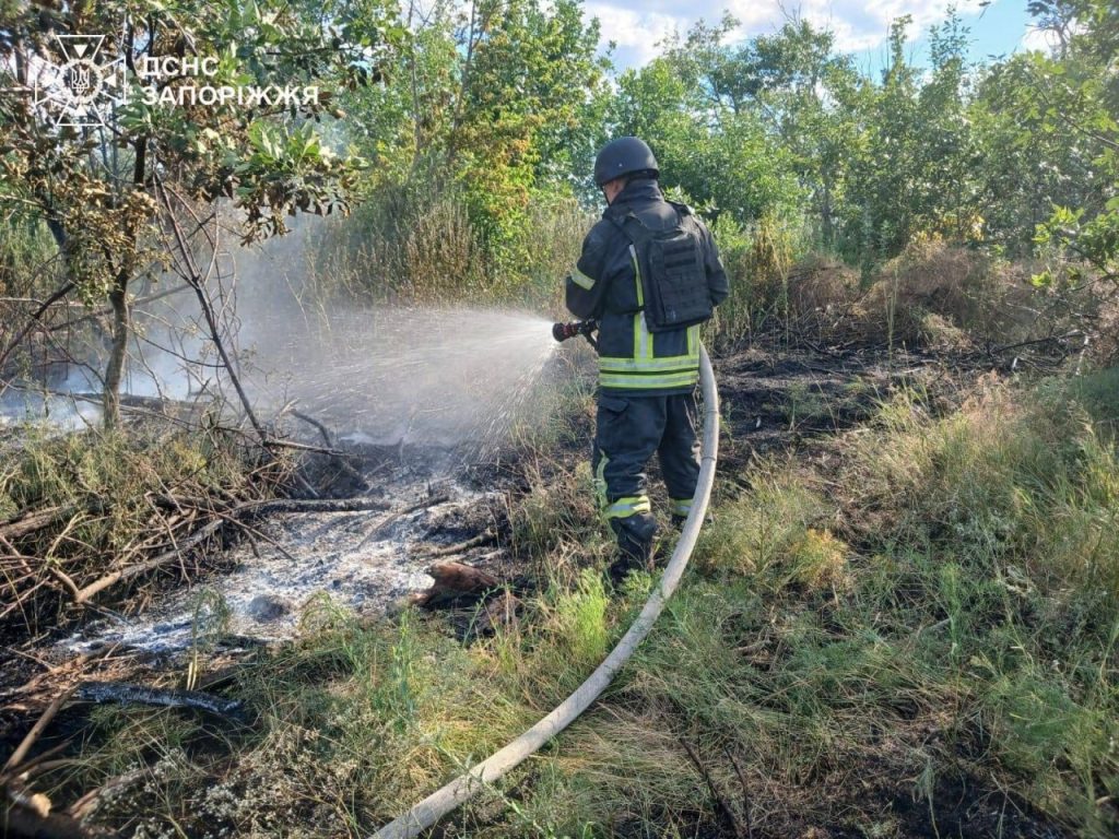 В Запорожье и пригороде в результате обстрелов произошло 9 пожаров — ГСЧС