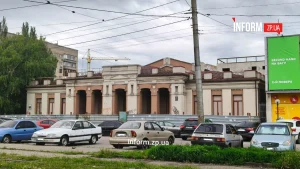 Місце зустрічі безхатьок: чому в Запоріжжі не ремонтують закинутий «Народний дім»