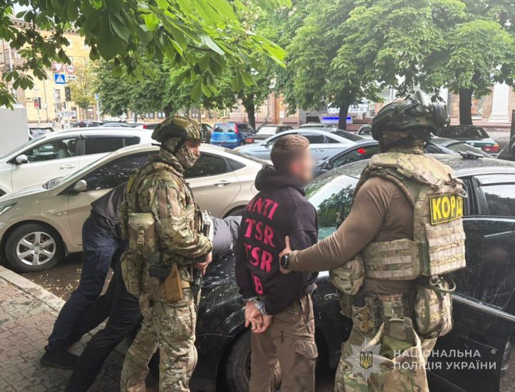 В центре Запорожья задержали торговца оружием: продавал автомат Калашникова за 2000 долларов
