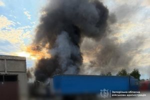 Россияне атаковали Запорожье ночью: что известно о разрушениях и раненых