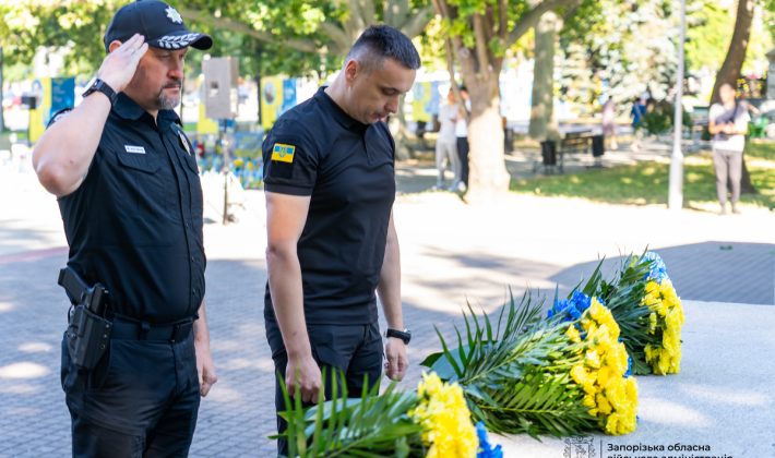 В Запорожье в День Конституции почтили память погибших (ФОТО)