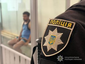 Ударил ножом в ногу и скрылся: подозреваемого взяли под стражу