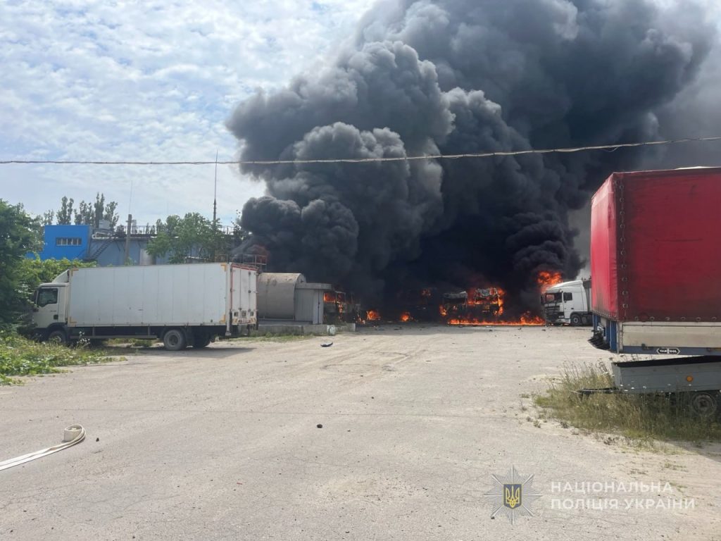В Запорожской области в результате обстрелов РФ погиб человек, 10 получили ранения