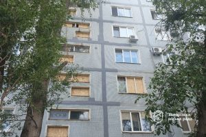 После атаки 12 июля в Запорожье повреждены многоэтажки: продолжается ликвидация последствий