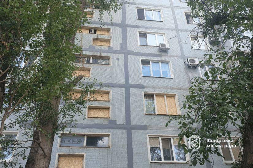 После атаки 12 июля в Запорожье повреждены многоэтажки: продолжается ликвидация последствий